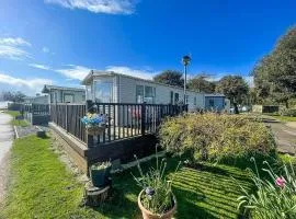 Brilliant Caravan With A Partial Sea View In Suffolk Ref 32026Az