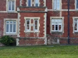 Grade II Listed Sea View Cottage Near Ramsgate Harbour
