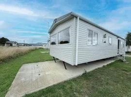 Superb 6 Caravan At Belle Aire Holiday Park Ref 00095Ba