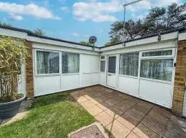 Superb Chalet In Nearby Hemsby Beach In Norfolk With Free Wifi Ref 00122Ba