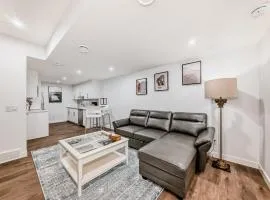Modern 1BR Oasis in Calgary Near South Health Campus