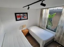 Linda Habitación a pasos de vive Claro, parque Simon Bolivar
