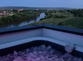 River View Penthouse & Jacuzzi