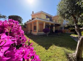 BeLocations - House 50 meters from the sea – hotel w mieście Solanas