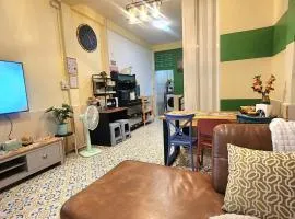 Sathorn Charming 3 Story Local Stay Walk to BTS and Pier BaanCharoenKrung426