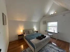 -No70- Fancy Room in a House - Walking Distance to Green Line T Station - Centrally Located at Brighton Boston