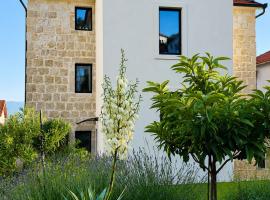 Đirada Luxory Stone Villa near Blue Lake& Makarska, hotel v mestu Imotski