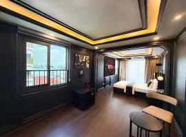 Star Night West Lake Premium Hotel