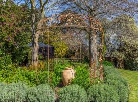 Bellbird Guest Accommodation, hotel in Akaroa