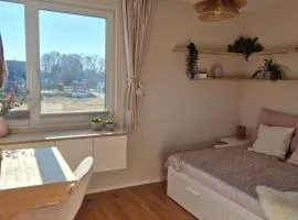 Privatzimmer mit eigenem Badezimmer im Neubauhaus