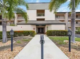 Luxurious 2-Bed 2-Bath Condo in the Halyard Club