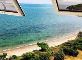 Beachfront Ocean View Loft with Beach, Pool and Parking