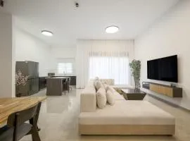 3BDR apt with a huge garden BY MadrigalRentals