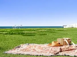 Absolute Beachfront Apartment 2B