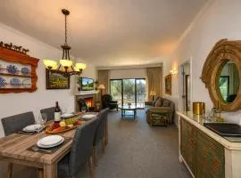 Spacious 2BR condo with pool, fireplace,at Silverado Country Club