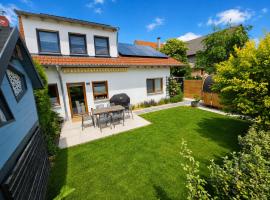 Modernes Ferienhaus mit großer Küche, Terrasse & Garten, hotel di Bad Camberg