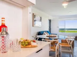 Absolute Beachfront Apartment 3B