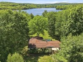 Lakefront Hot Tub Retreat Gig WiFi 75 TV Dock Sleeps 16