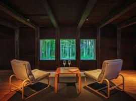 NIPPONIA 白鷹 源内邸 shirataka gennaitei, hotel u gradu Shirataka