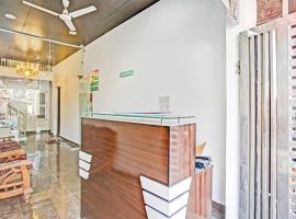 HOTEL O KRISHNA STAYS, khách sạn ở Indirapuram