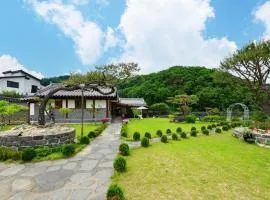 Hanok Private Villa Stay Hoejeongdang