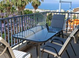 Two BR Sea View with Balcony and Pool Paphos, hotel u gradu 'Klorakas'