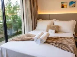 Flat Boutique novo com piscina e perto da praia