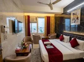 Hotel SPS 2 Min Walk From Kaushambhi Metro Station