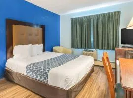 Econo Lodge Inn & Suites Windsor Locks Bradley Airport