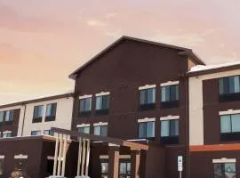Grand Forks Lodge and Suites