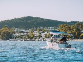 Noosa River Gardens 1 Hilton Terrace 76: Tewantin şehrinde bir otel