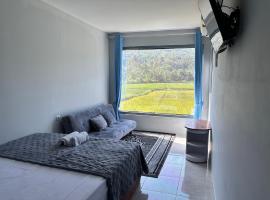 Contana Paris, hotel i Girijati