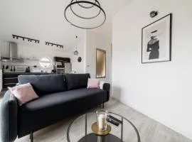 Błażeja Modern Apartment by BookingHost