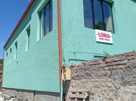 Loria's green, cozy house โรงแรมในเทลาวี