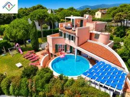 Villa Irene - Piscina Privata & Terrazza Panoramica - 10 Ospiti, 4 Camere, 5 Bagni, Sala Giochi, Palestra, Idromassaggio, Parcheggio Privato interno