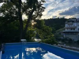 Krivaja River Retreat - Jacuzzi, Pool and Basketball