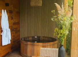 Escapade luxe avec bain nordique privatif au bord du canal