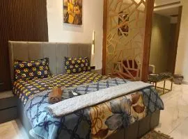 Sapphire Retreat with city view Couple Friendly