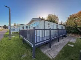 Homely 7 Berth Caravan At Manor Park In Hunstanton, Norfolk Ref 23018B