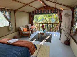 Kholiwe 2 - 2 sleeper glamping in a forest