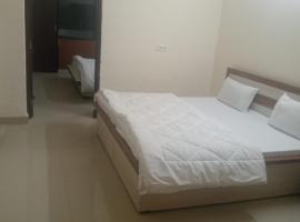 New Vybent Hotel Kainchi Dham, hotel em Bhowāli