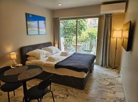 Apartment Belle Plage، فندق في كان