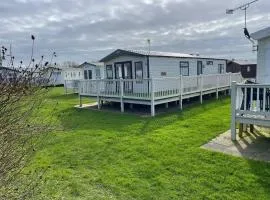 Modern 4 Berth Caravan With Decking At Manor Park, Hunstanton Ref 23002H