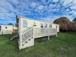 Wonderful 6 Berth Caravan For Hire At Manor Park, Hunstanton, Norfolk Ref 23028S