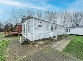 Beautiful Caravan At Manor Park Nearby Hunstanton Beach Ref 23030W