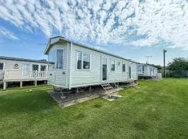 Lovely 6 Berth Caravan For Hire At Manor Park In Hunstanton Norfolk Ref 23044S