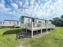 Superb Caravan With Decking Close To Hunstanton Beach In Norfolk Ref 23060S