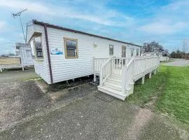 Dog Friendly Caravan With Decking At Manor Park In Hunstanton Ref 23063W