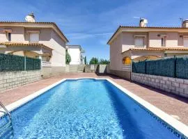 Casa con piscina comunitaria