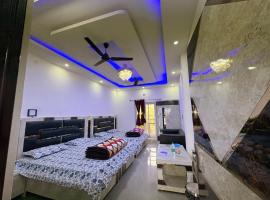 DANGWAL HoTEL, מלון בSrīnagar